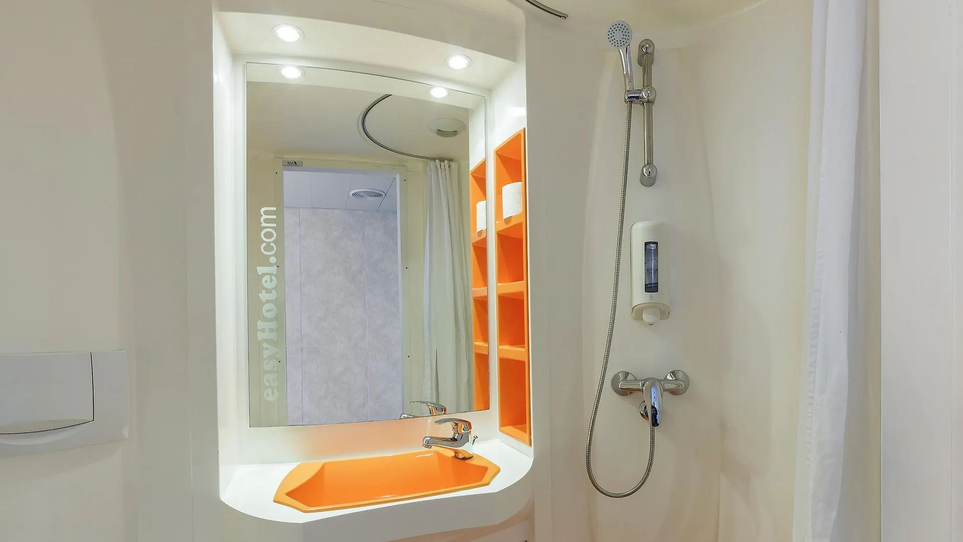 easyHotel Budapest Oktogon 3*,  Magyarország