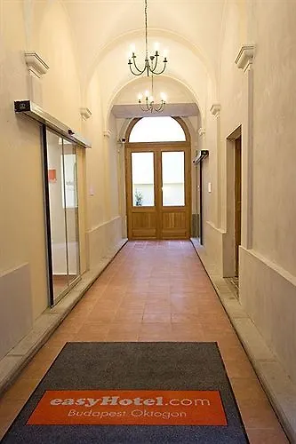 Szálloda easyHotel Budapest Oktogon